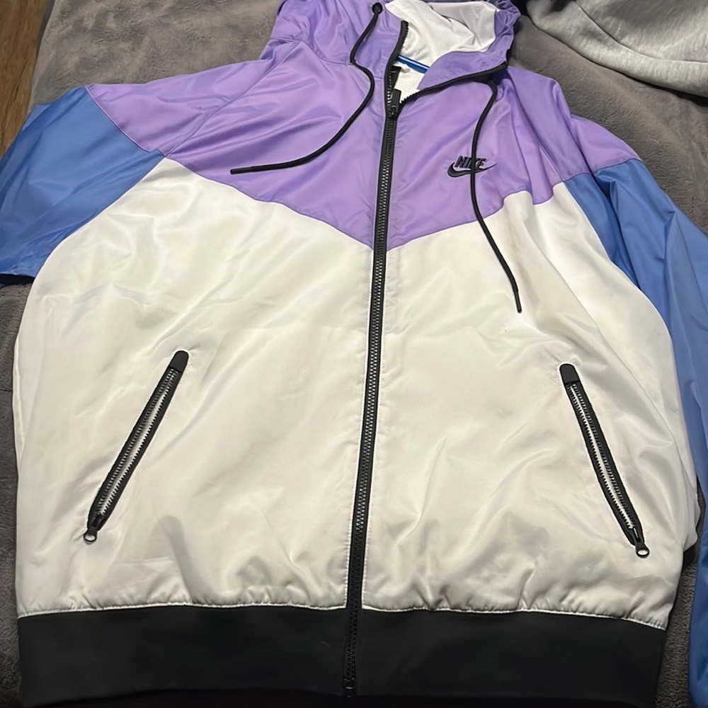 Nike Windbreaker Size Medium Purple Blue & White